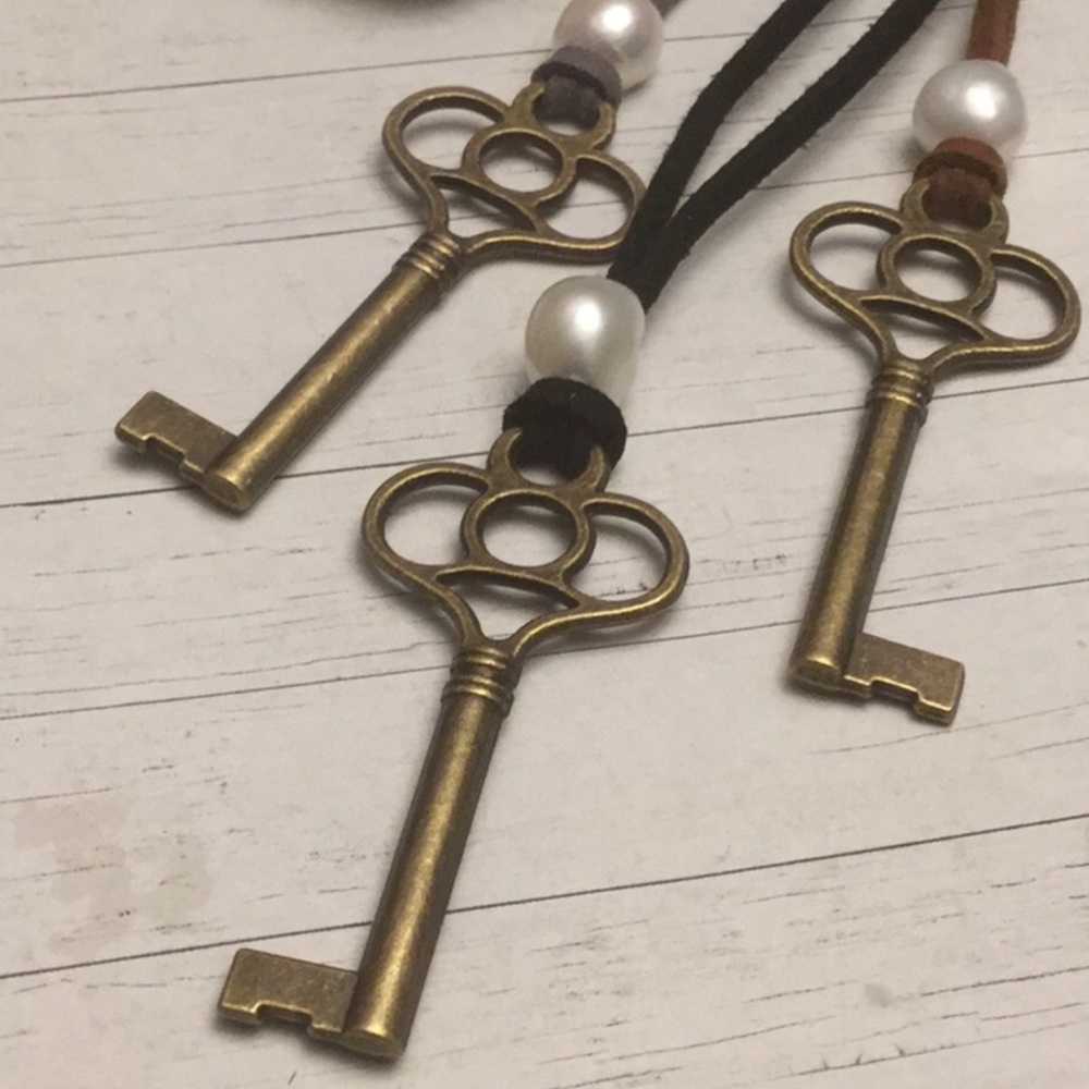 🎉HP🎉🗝Skelton key with pearl Necklace🗝